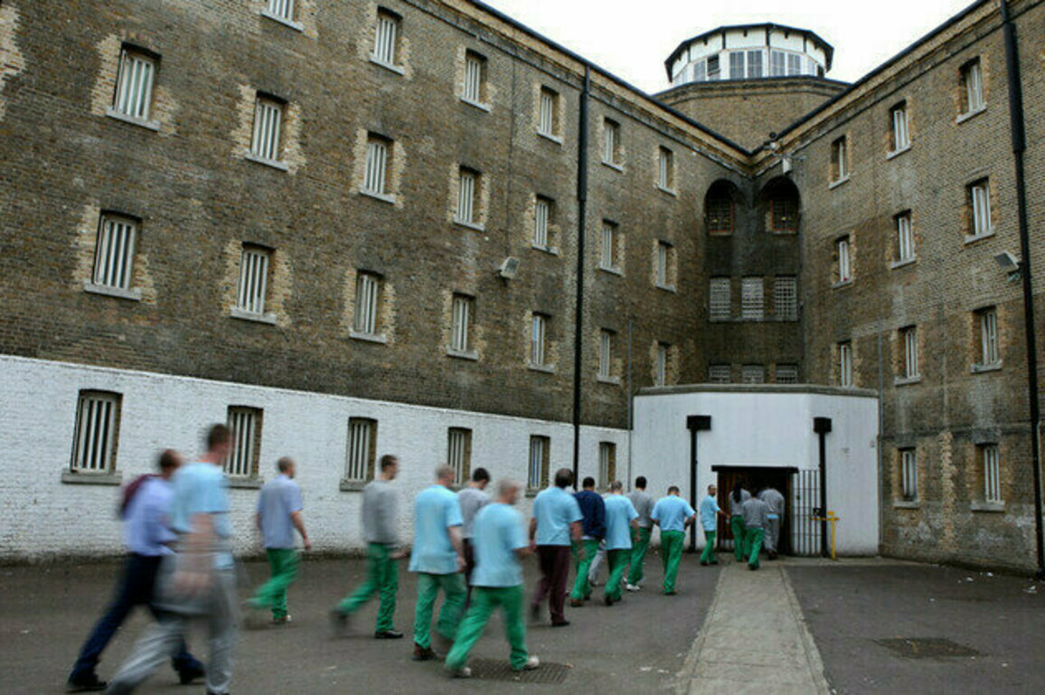 EU prison overcrowding at crisis levels  El Pais
