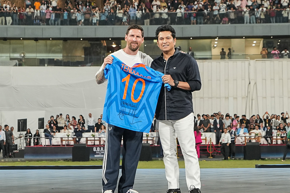 "Today was a 10/10 day": Sachin posts following meeting with football icon Messi