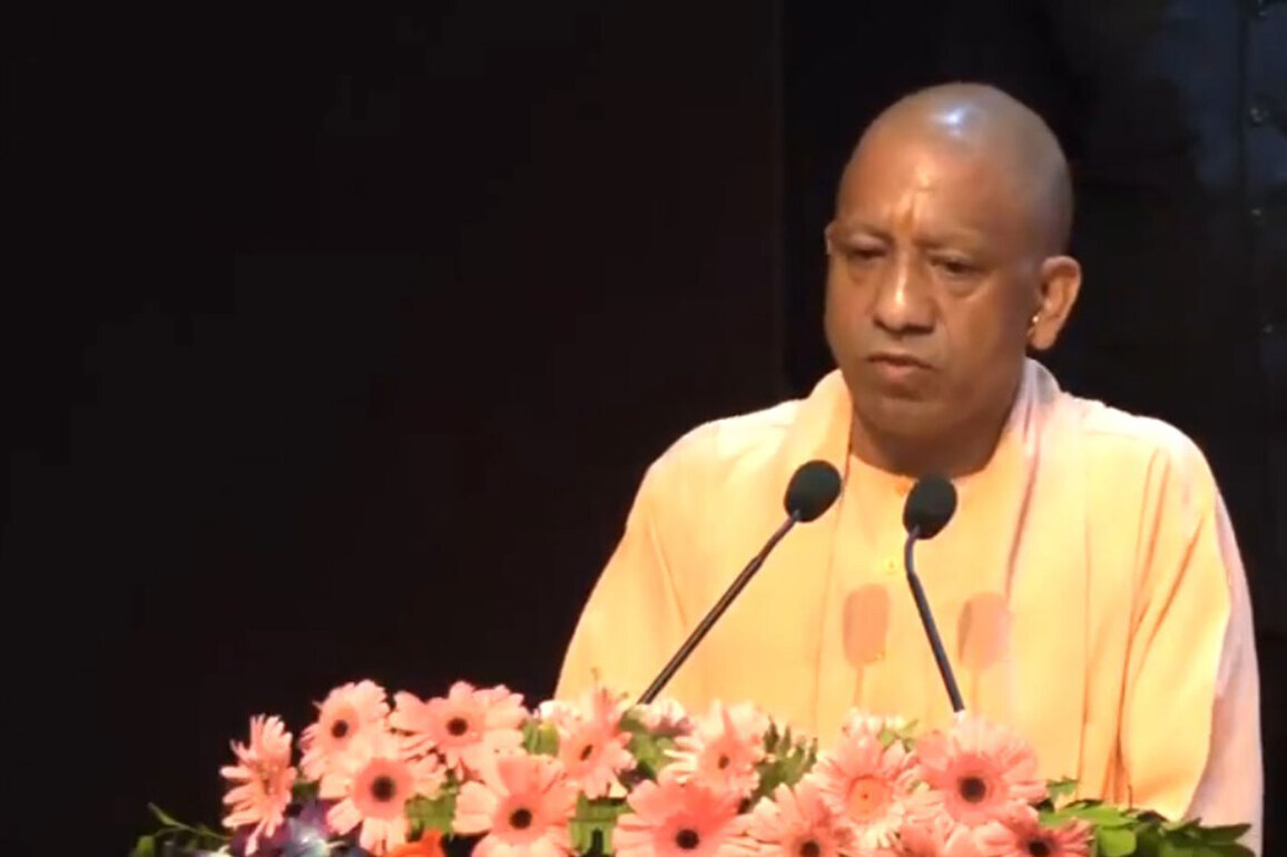 UP: CM Yogi slams past "uncle-nephew" corruption; distributes appointment letters to food & drug dept recruits
