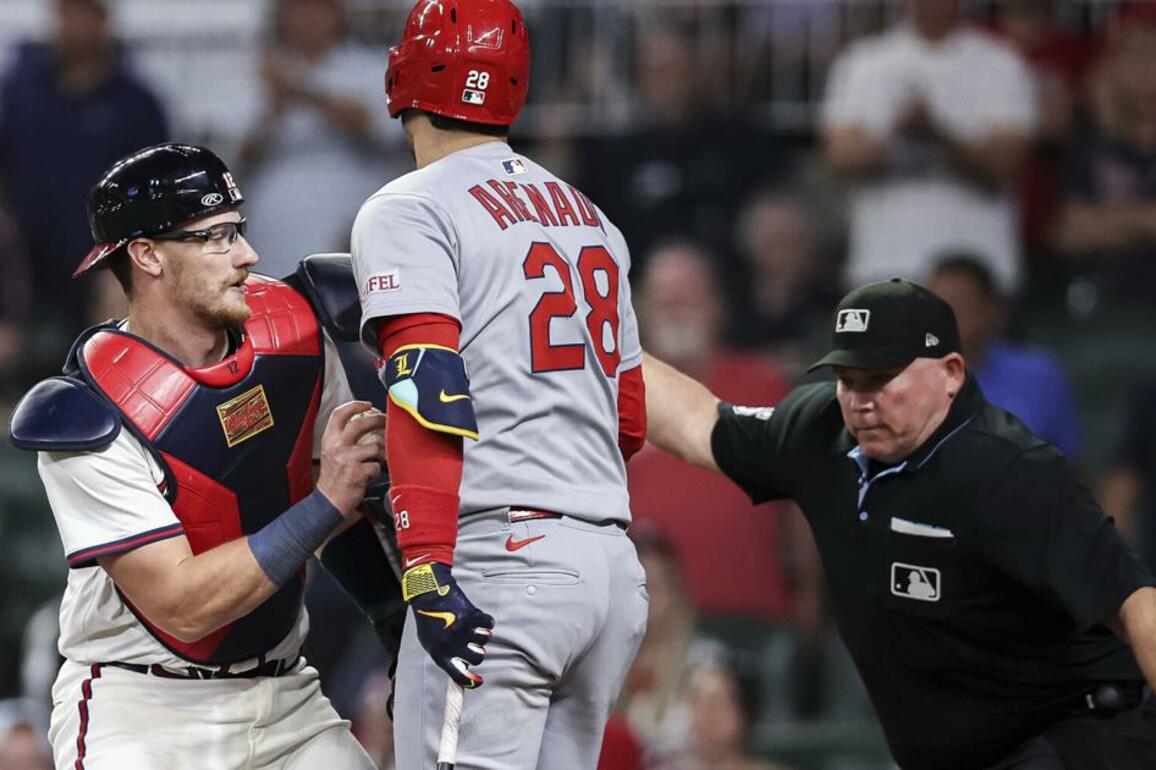 When Cardinals' bullpen bursts in 8th, Atlanta walks, then runs away with victory