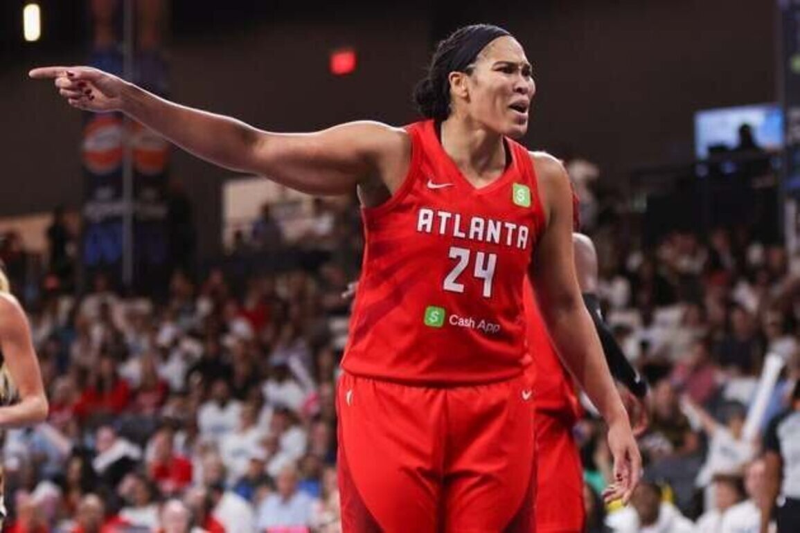 4-time All-Star Brionna Jones injures meniscus playing overseas