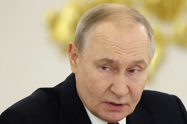 Putin could defeat Nato with just 15,000 troops, experts warn