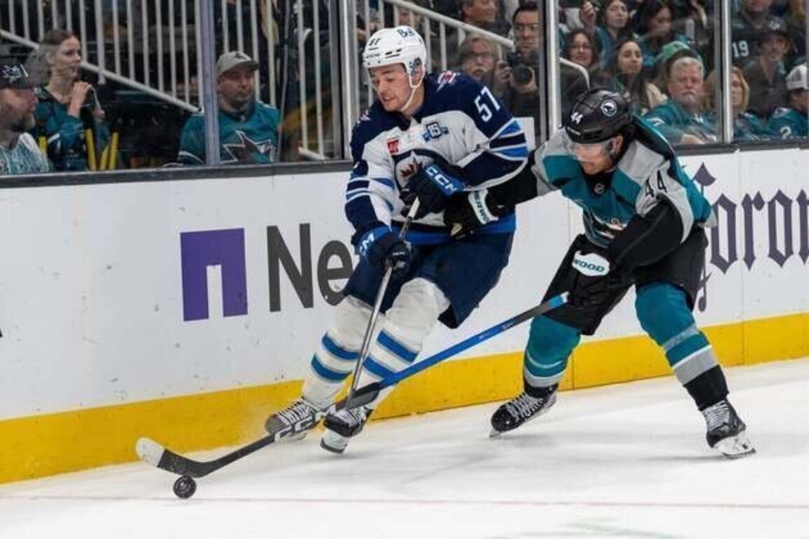 Kiefer Sherwood signs 5-year, $28.75M extension with Sharks
