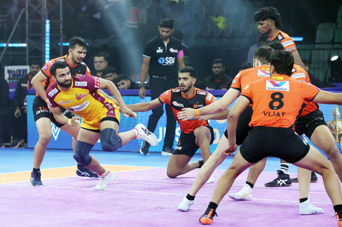 PKL: U Mumba clinch clinical 33-26 victory over Telugu Titans; confirm Dabang Delhi's top-two berth