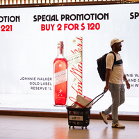 SRI LANKA-PORT CITY COLOMBO-SHOPPING-LEISURE