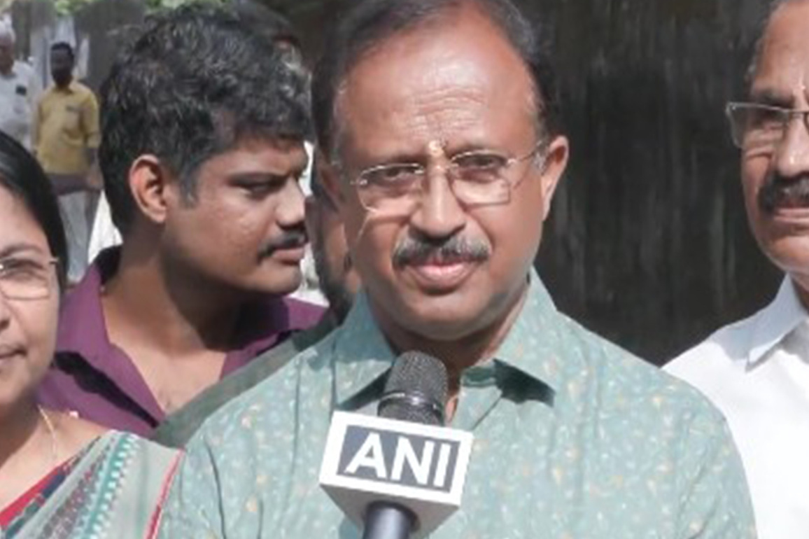BJP's Muraleedharan casts vote in Thiruvananthapuram, says Keralam polls "milestone in political history"