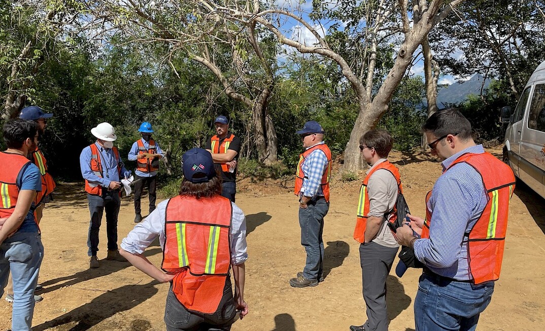 Trabalhadores da Vizsla no projeto de prata Panuco