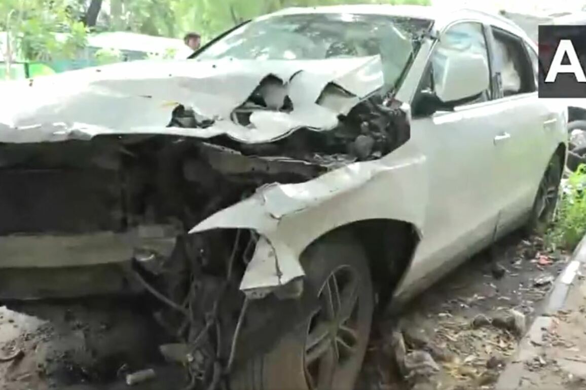 Car runs over people sleeping on footpath in Delhi; 'Drunk' driver aprehended