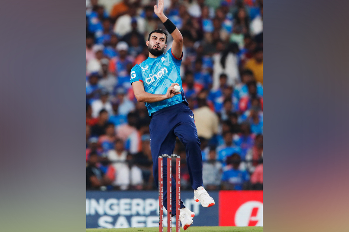 Scott Currie called up to England squad as Saqib Mahmood suffers injury setback