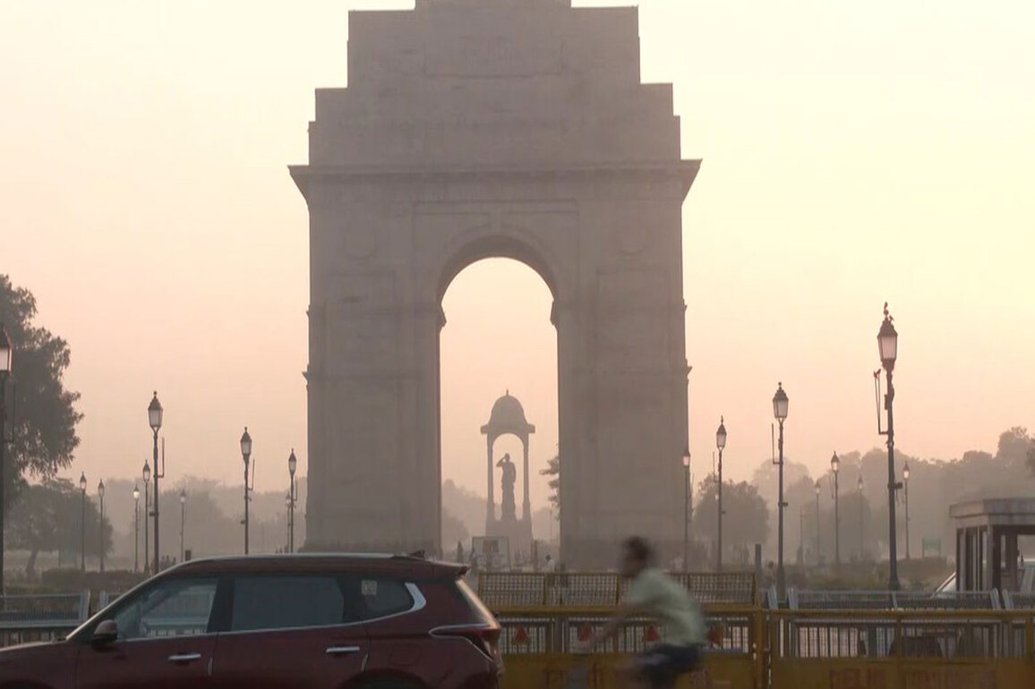 Delhi air quality sees slight improvement, AQI remains in 'poor' category