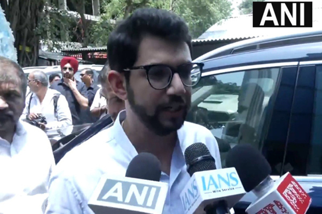 "Reel Mantri": Aaditya Thackeray comes down heavily on Railway Minister amid chaos over Mumbra train mishap