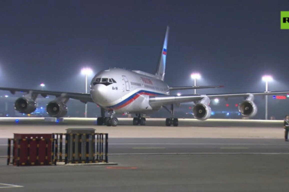 Putin arrives in China 