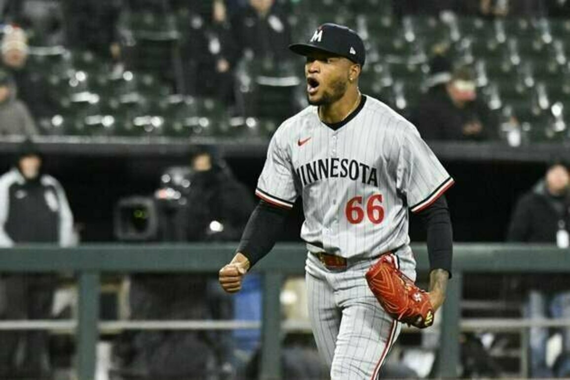 Fresh off first win, Twins vie for series victory vs. White Sox