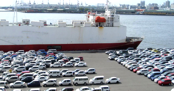 Trump escalates Canada trade fight with 50% auto tariff threat