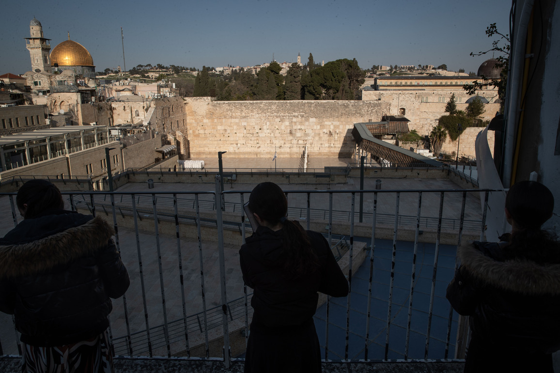 MIDEAST-JERUSALEM-WESTERN WALL-CLOSURE