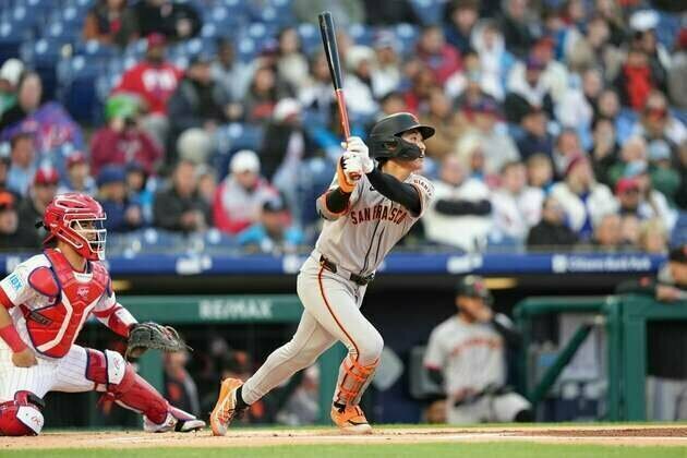 Giants post double-digit hits, runs in battering Phillies