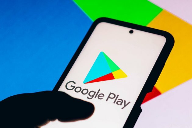 Google removes Slavery Simulator media
