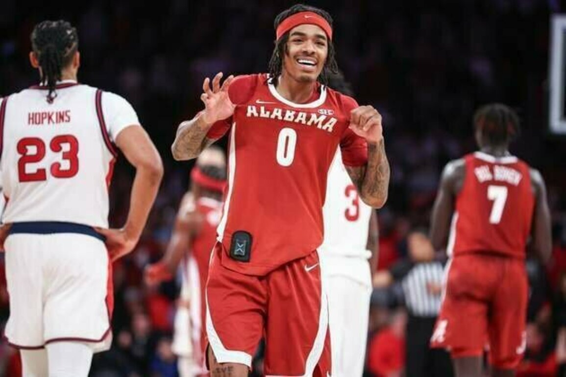No. 15 Alabama withstands comeback to top No. 5 St. John's