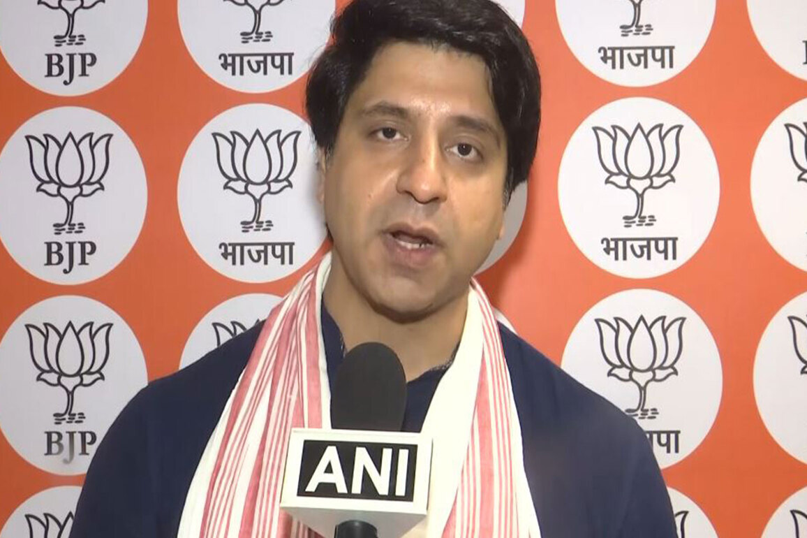 Congress is no longer 'Gandhi-vadi,' it is 'Arajakta-vadi' and 'Gali-vadi': BJP's Shehzad Poonawalla