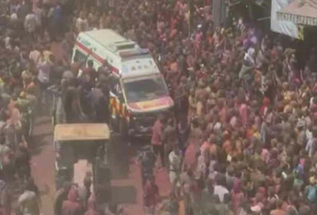 Locals give way to ambulance during Rang Panchami Ger procession in MP's Indore