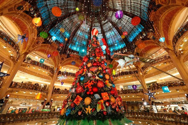 Covid-19 puts dampener on Christmas reopening of iconic Paris stores