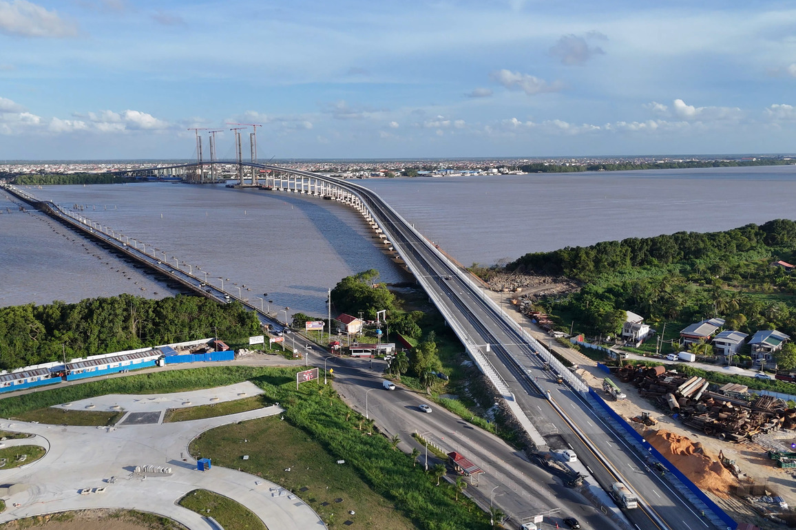 GUYANA-GEORGETOWN-CHINESE-BUILT-BRIDGE-OPEN