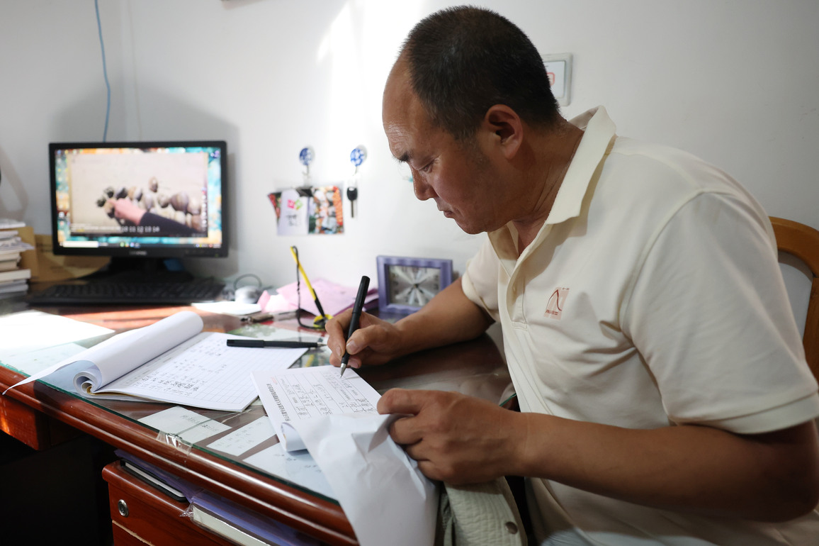 ChineseToday | Cultural relics restorer's forty years' dedication to Maiji Mountain Grottoes