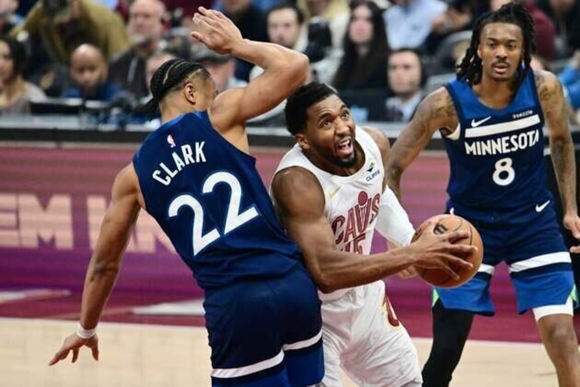 Five Cavs score 20-plus points as Wolves' win streak ends