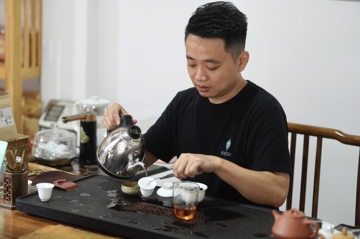 Brewing new flavors of China's time-honored tea that once scented world