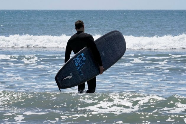 Surfer Helps Families Honor Loved Ones With &#039;One Last Wave&#039;