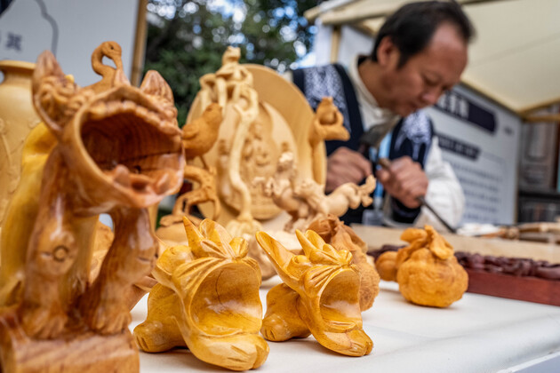 CHINA-YUNNAN-ANCIENT CRAFTS-MODERN MARKETS (CN)