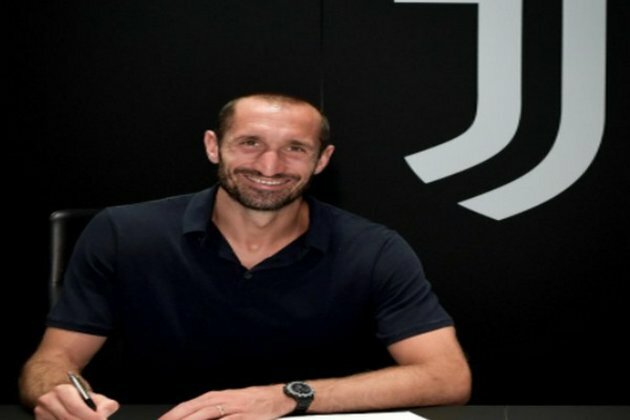 Chiellini signs new Juventus contract