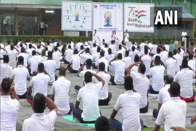 J-K: Indian Army personnel perform yoga at 13,000 ft on 8th International Yoga Day