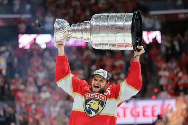 Panthers captain Aleksander Barkov could miss season after knee surgery