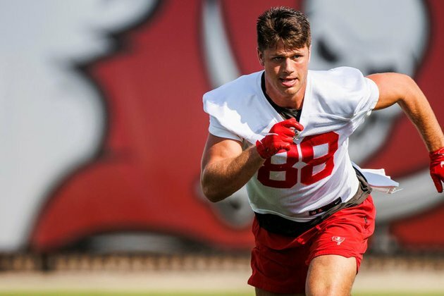 Shades of Gronk: Cade Otton Wants to Be True Two-Way Tight End