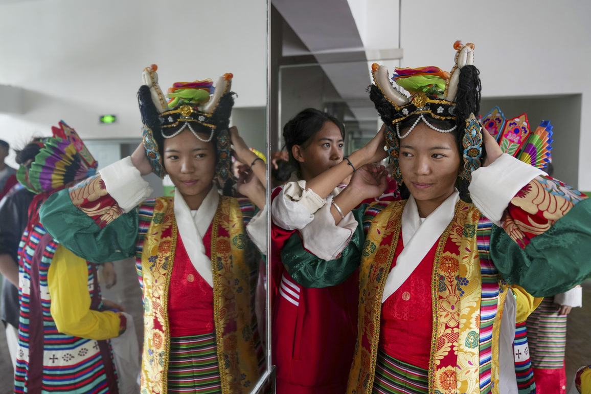 (InXizang)CHINA-XIZANG-LHASA-TIBETAN OPERA-TEACHING (CN)