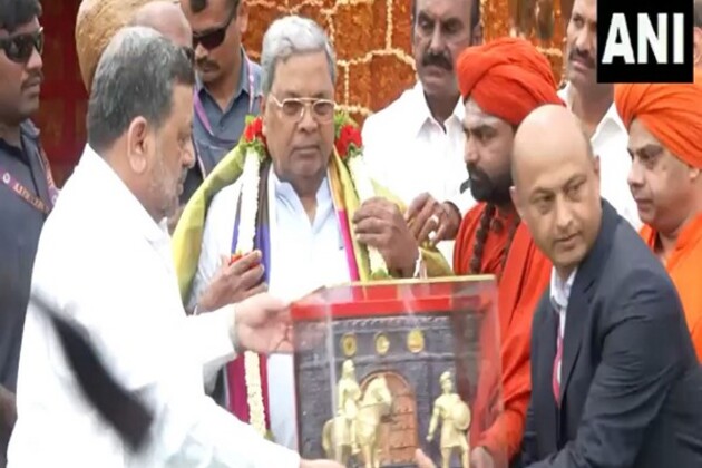 Karnataka CM inaugurates Lalbagh Flower Show in Bengaluru, pays tribute to Channamma and Rayanna