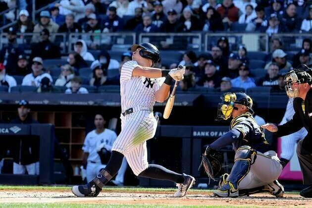 Yankees start with power display, hold off Brewers in opener