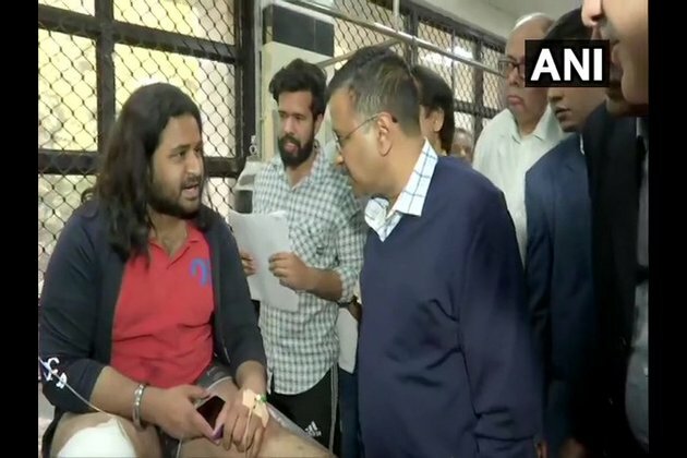 Kejriwal, Sisodia meet injured in Delhi violence at GTB hospital