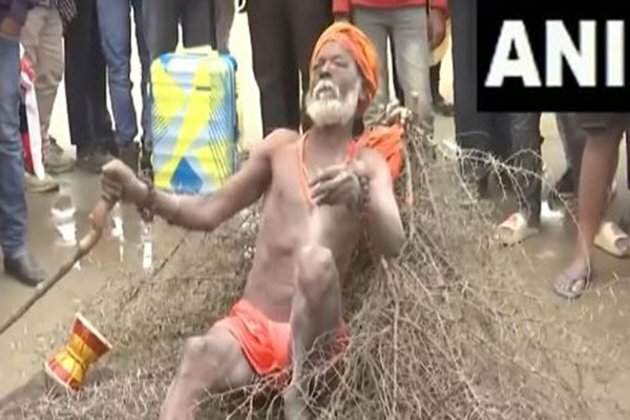 Prayagraj: 'Kaante Wale Baba' attracts eyeballs at Maha Kumbh as he lays down on thorns