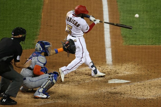 Mets fight to stay in postseason contention with win over Nationals