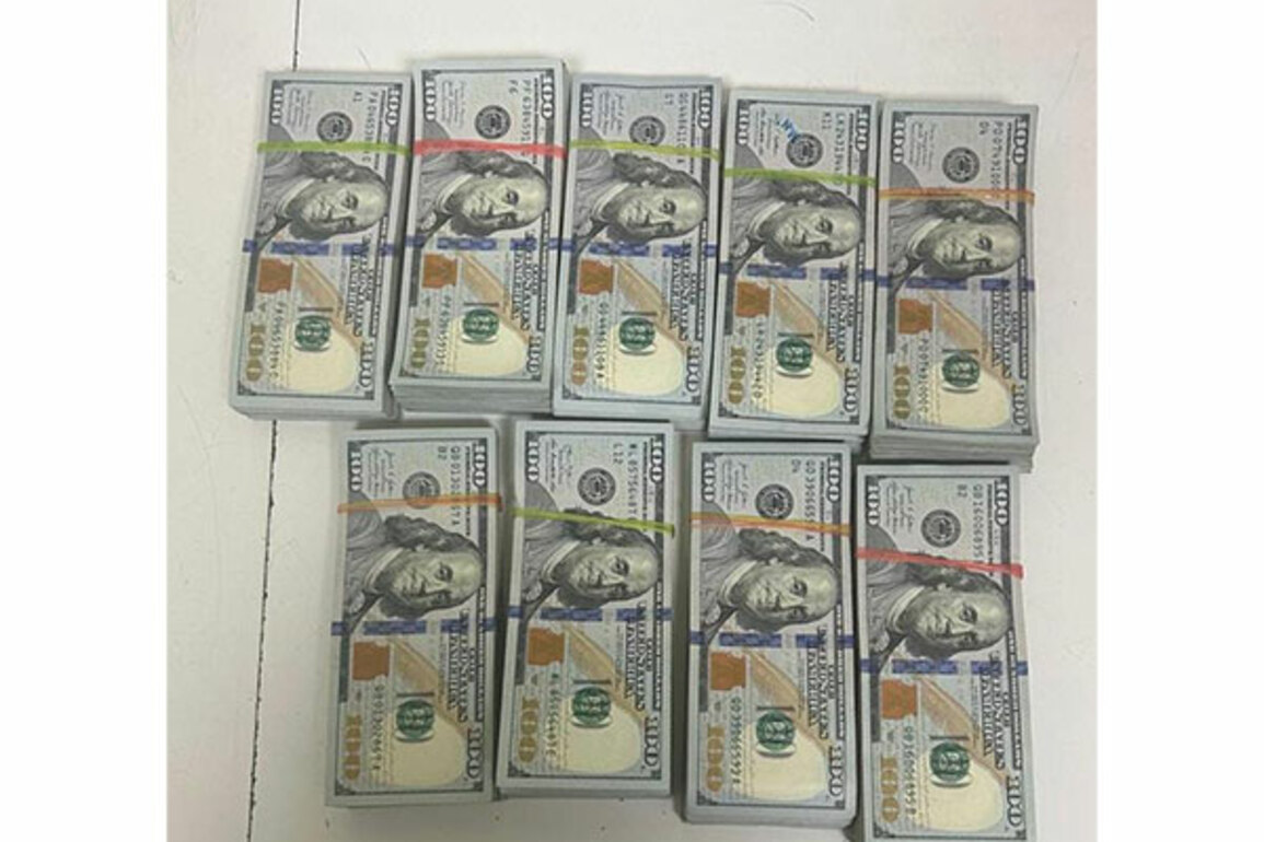 Gold, foreign currency worth nearly Rs 1 crore seized at Mumbai Airport
