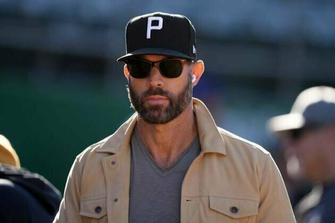 Marlins promote ex-MLB manager Gabe Kapler to GM