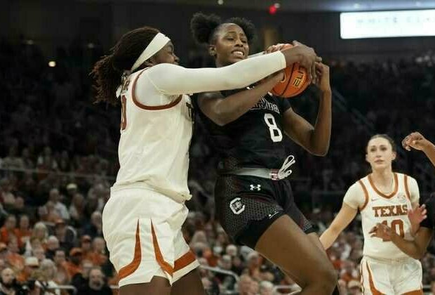 Roundup: No. 4 Texas ends No. 2 South Carolina's win streak