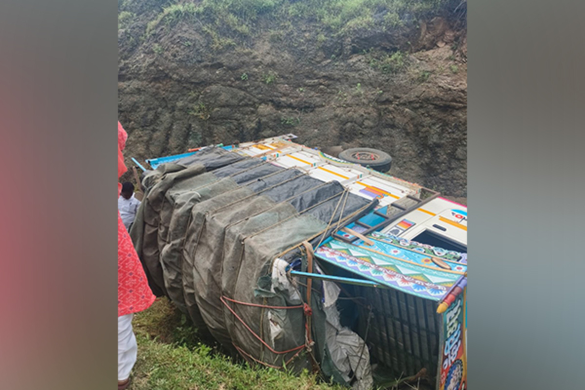 Maharashtra: 7 killed after pickup van falls down slope; CM Fadnavis announces financial assistance of Rs 4 lakh