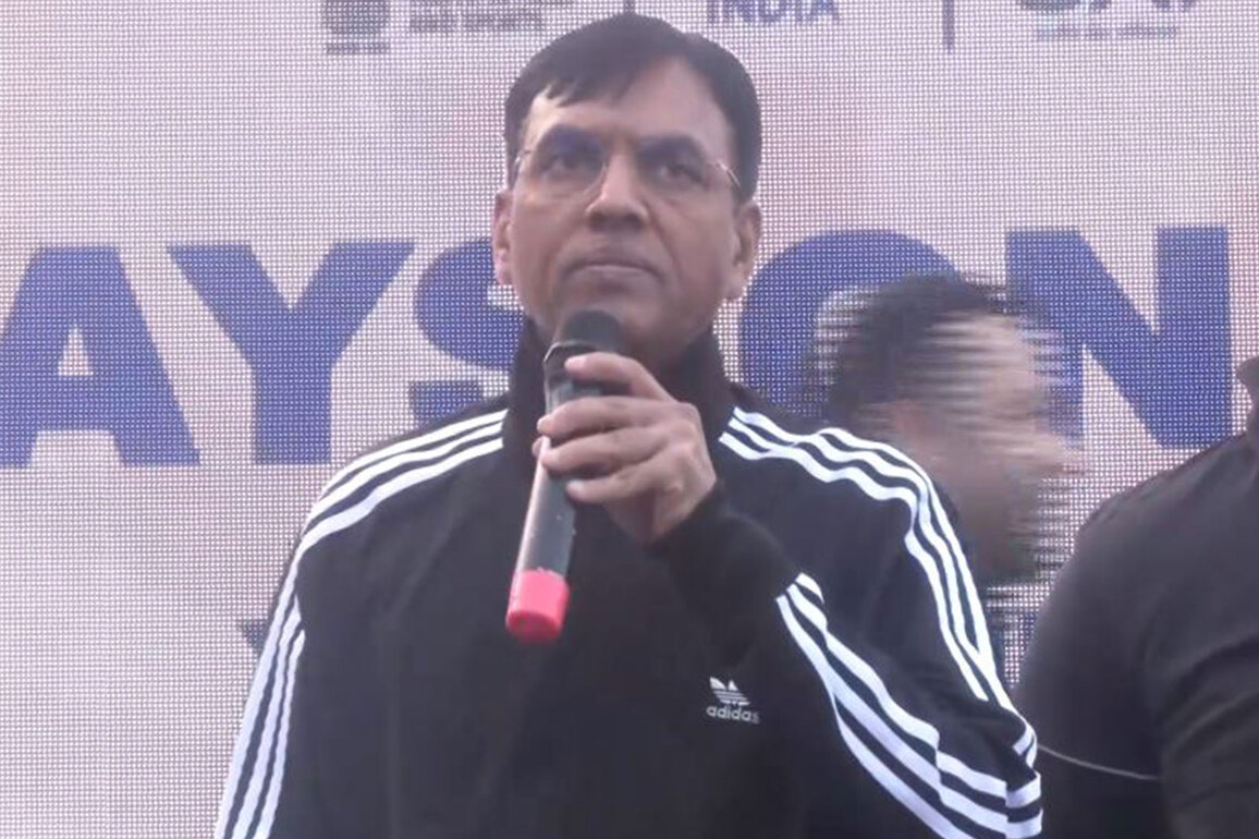 Mansukh Mandaviya, Pullela Gopichand, Leander Paes participate in 56th Fit India Sundays on Cycle