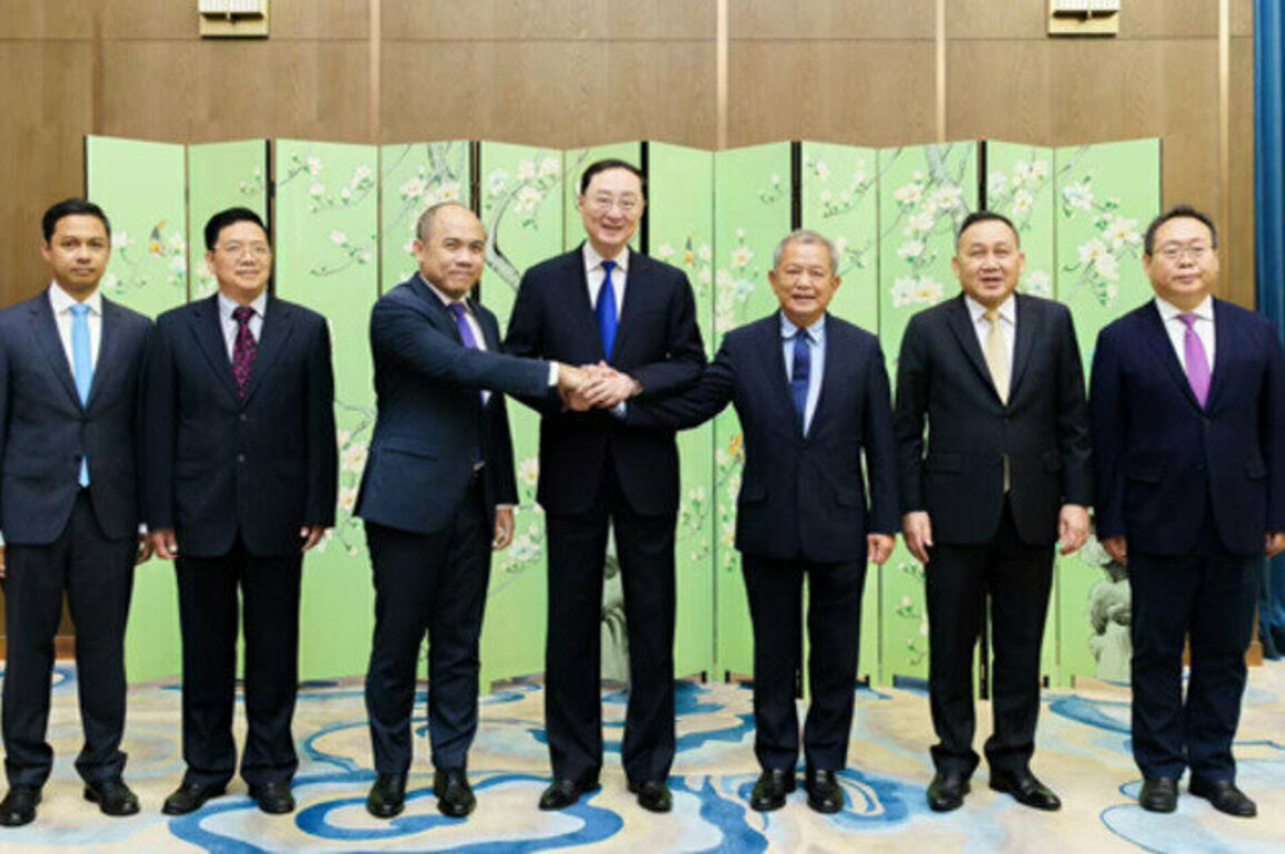 Cambodia, Thailand reaffirm ceasefire at trilateral meeting with China
