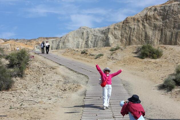 Xinjiang's fiery basin becomes oasis for cold-water fish