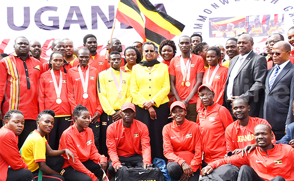 Ttiimu ya Uganda yonna eyagenda mu Commonwealth yeekubisizza ekifaananyi ne baminisita b’ebyenjigiriza n’emizannyo. Wakati mu kyenvu ye Janet Museveni ate abasembye ku ddyo ye Chrizestom Muyingo (asembyeyo) ne Charles Bakkabulindi amuddiridde. Ttiimu ya Uganda yonna eyagenda mu Commonwealth yeekubisizza ekifaananyi ne baminisita b’ebyenjigiriza n’emizannyo. Wakati mu kyenvu ye Janet Museveni ate abasembye ku ddyo ye Chrizestom Muyingo (asembyeyo) ne Charles Bakkabulindi amuddiridde.