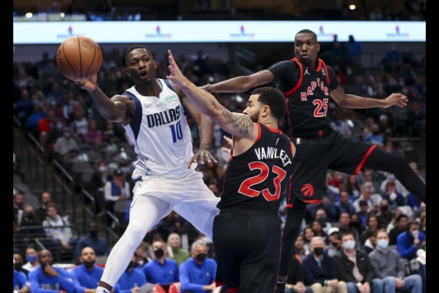 Luka Doncic fires for 41 as Mavs top Raptors